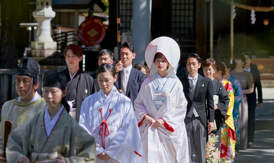 信玄公ゆかりの社で、甲斐の国ならではの厳かな神前式