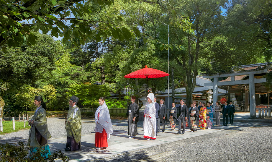 信玄公ゆかりの社で、甲斐の国ならではの厳かな神前式